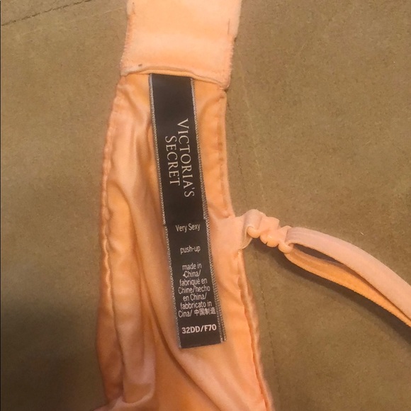 32 DD Victoria’s Secret Push-up Bra - Picture 2 of 2